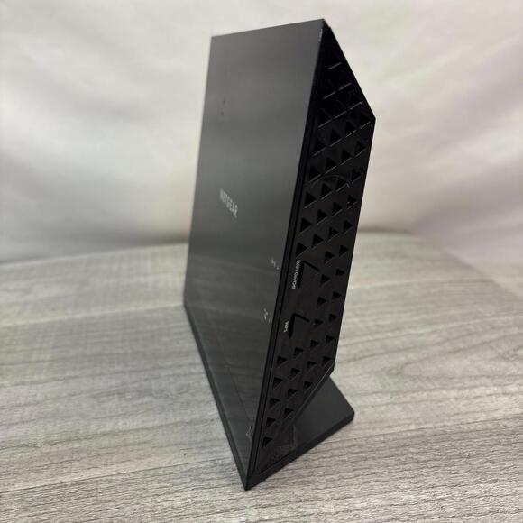 Netgear R6100 Dual Band Smart WiFi Router - Picture 3 of 8